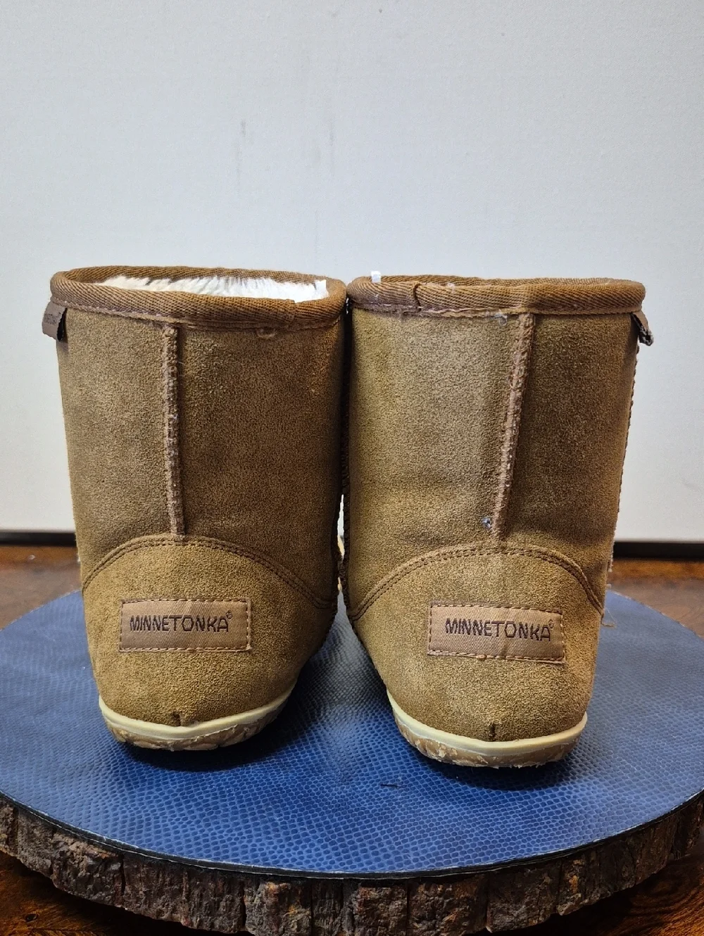 Minnetonka Womens Olympia Short Boots in Golden Tan Size 8M (#1032s)